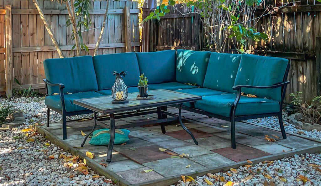 outdoor-furniture-cleaning